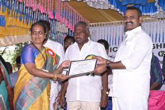 KVK-Theni_-Women-Entreprenuer-Mrs.-Uma-recieved-award-from-Dr.L.Murugan-Honorable-Minister-of-state-informationand-Broadcasting